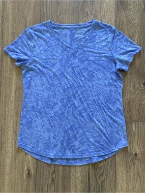 tek gear Women’s Blue Marbled V-Neck Purple Short Sleeve Top
